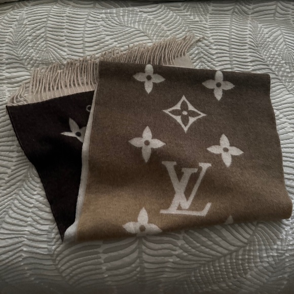 Reykjavik Gradient Scarf - Picture 4 of 11